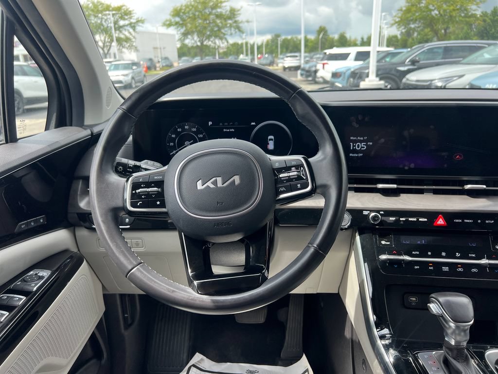 Certified 2023 Kia Carnival SX FWD image 15