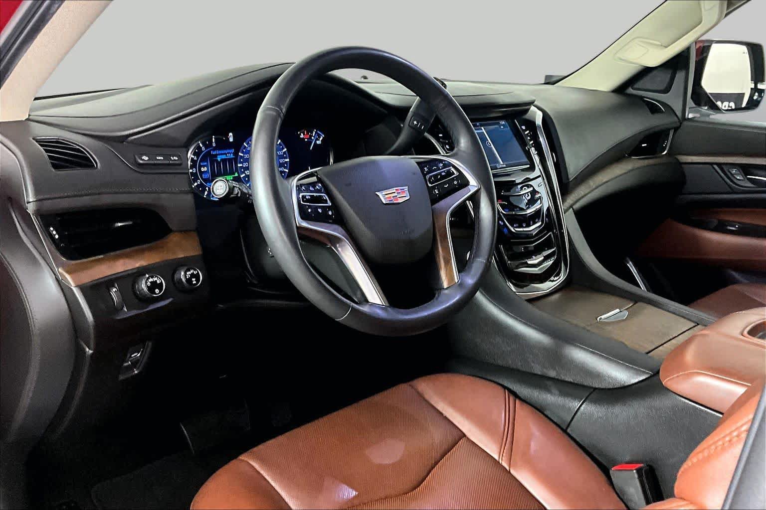 Used 2018 Cadillac Escalade Premium Luxury AWD/4WD image 16