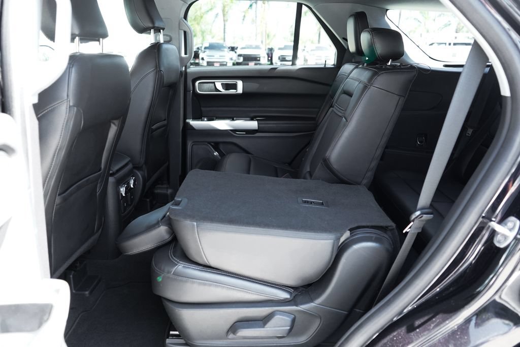 Used 2022 Ford Explorer XLT w/ Equipment Group 202A AWD/4WD image 36