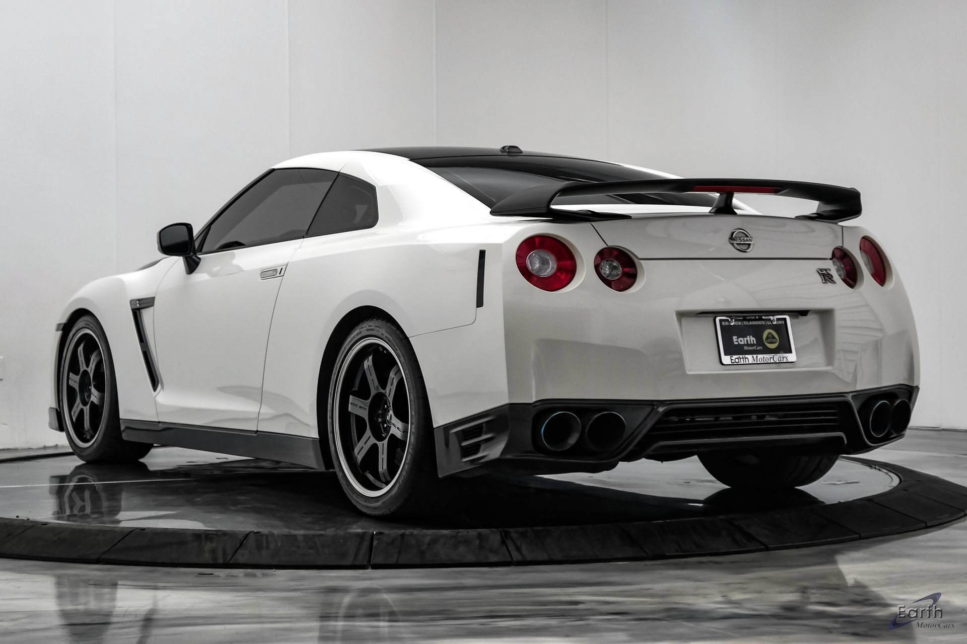Used 2014 Nissan GT-R Black Edition AWD/4WD image 13