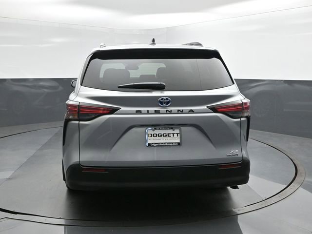 Used 2022 Toyota Sienna XLE image 8