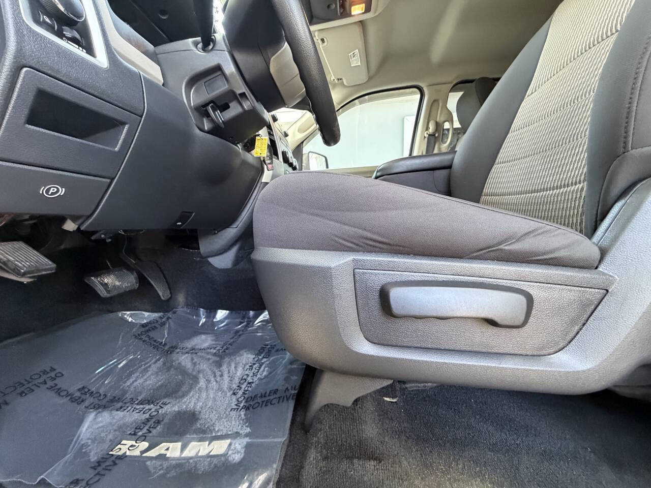 Used 2011 RAM 1500 Classic SLT w/ Remote Start & Security Group RWD image 11