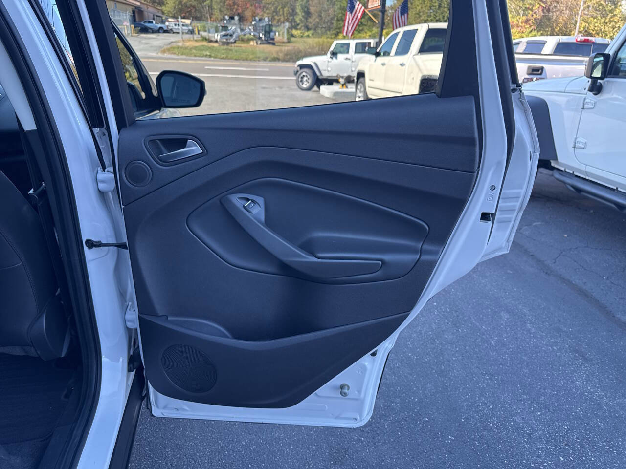 Used 2018 Ford Escape Titanium w/ Ford Safe & Smart Package image 23