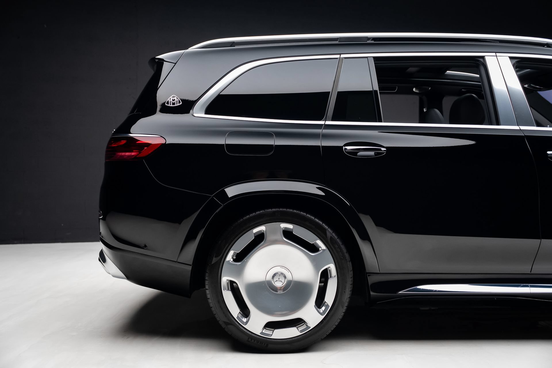 Used 2024 Mercedes-Benz Maybach GLS 600 4MATIC image 39