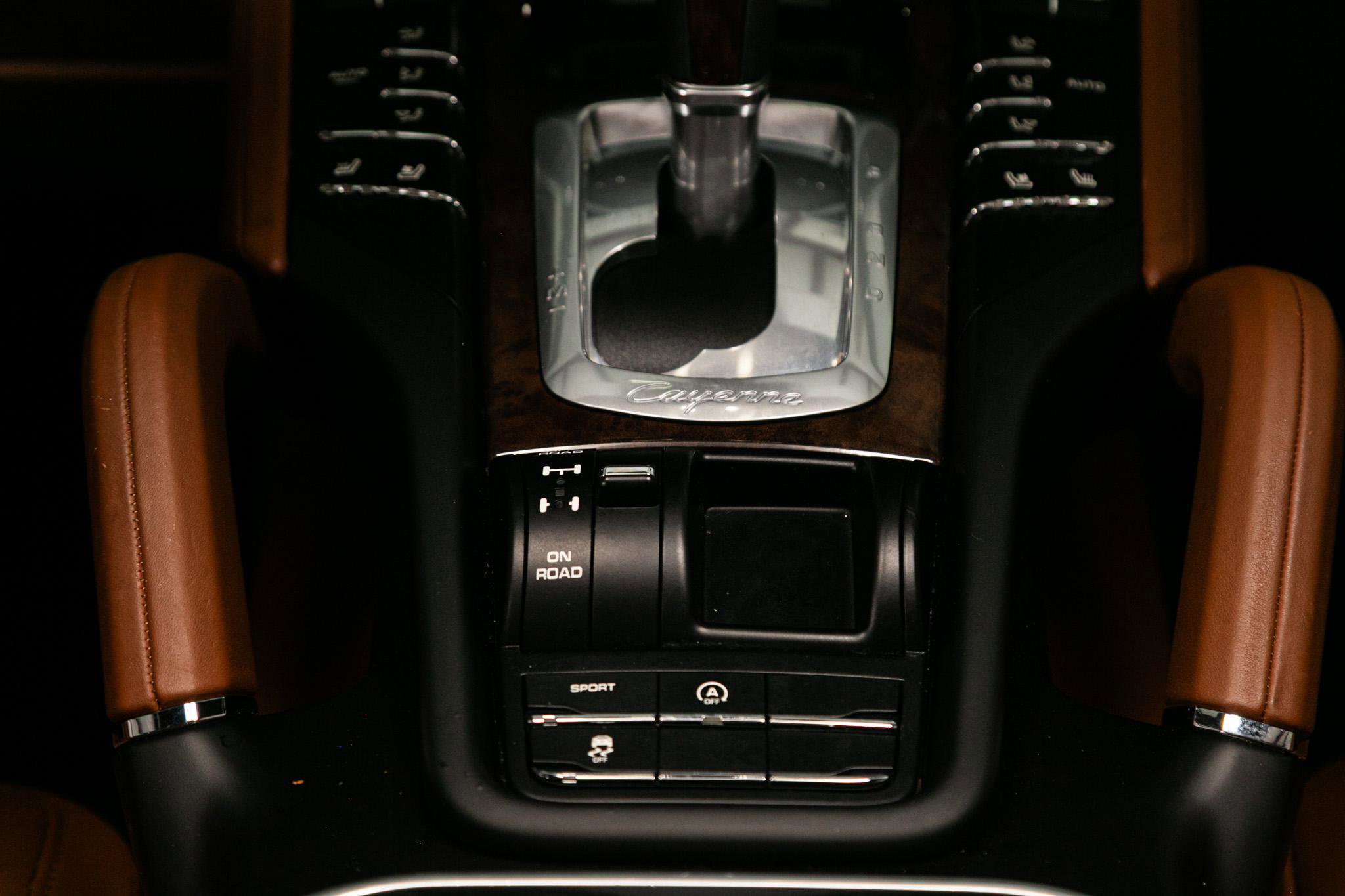 Used 2018 Porsche Cayenne S image 44