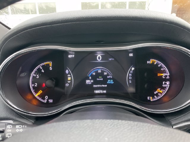 Used 2015 Jeep Grand Cherokee Overland w/ Advanced Technology Group AWD/4WD image 9