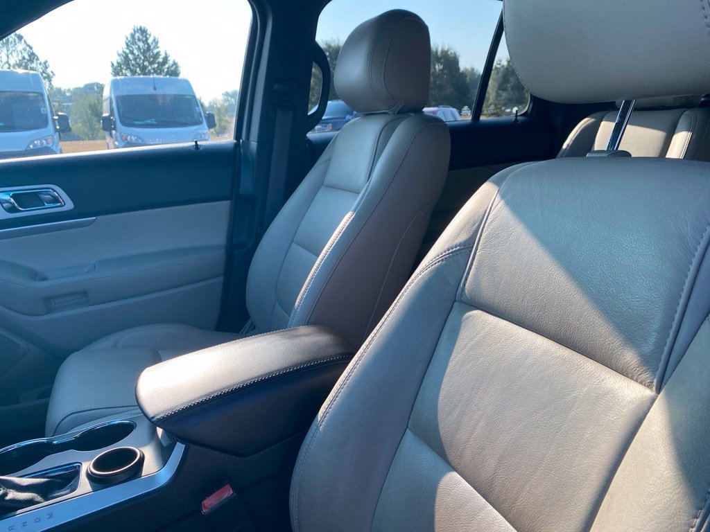 Used 2015 Ford Explorer XLT w/ Equipment Group 202A FWD image 14