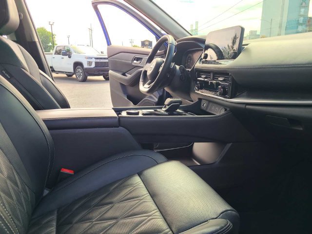 Used 2023 Nissan Rogue Platinum AWD/4WD image 17