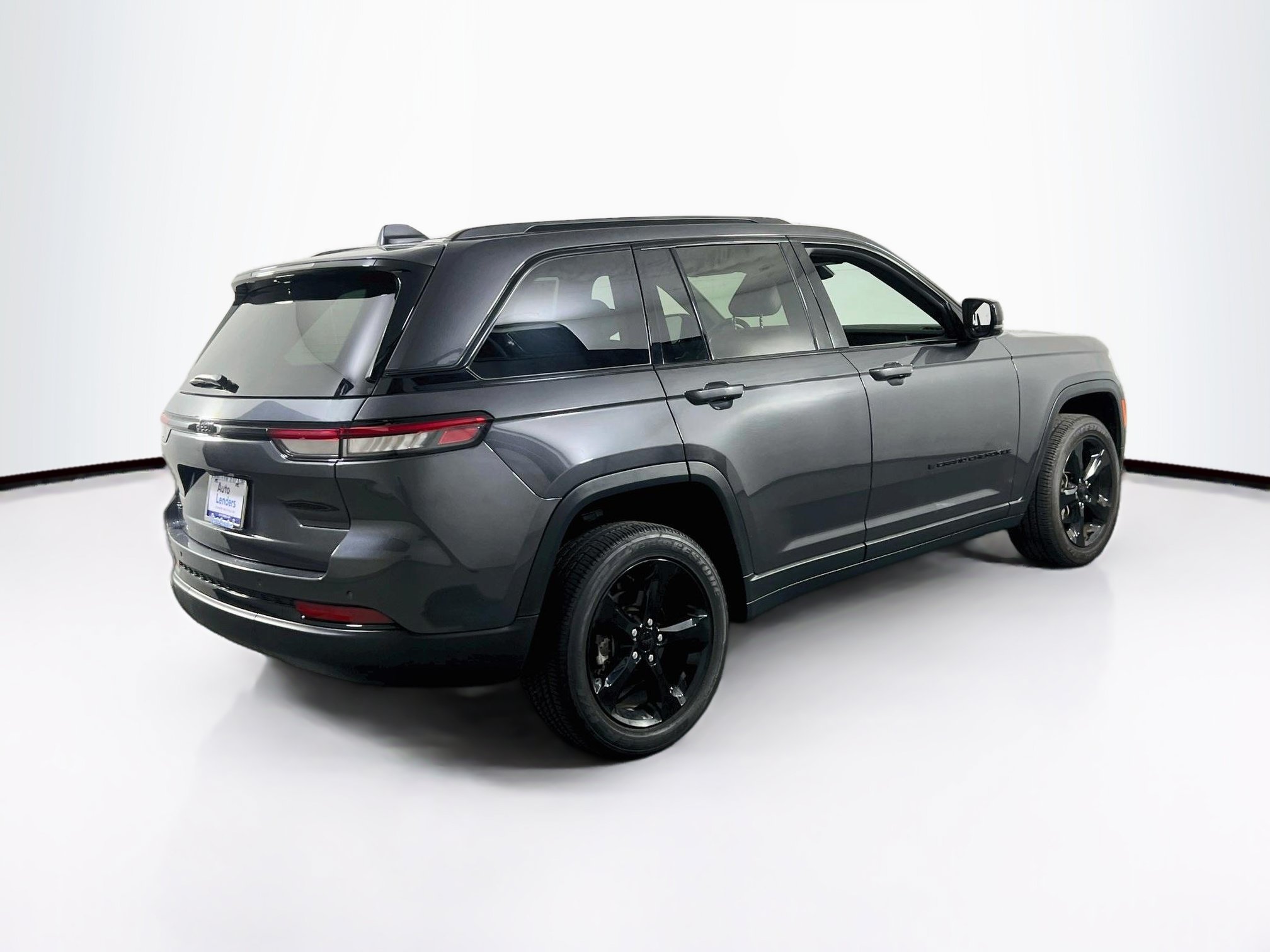 Used 2023 Jeep Grand Cherokee Altitude AWD/4WD image 5