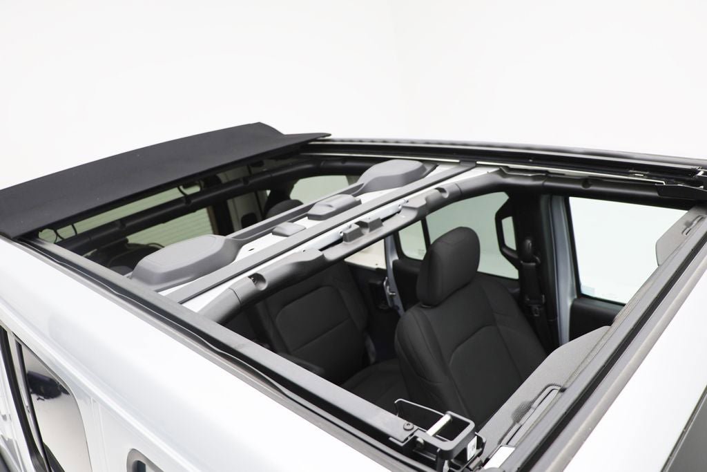 Used 2023 Jeep Wrangler Unlimited w/ Sun & Screen Package image 29