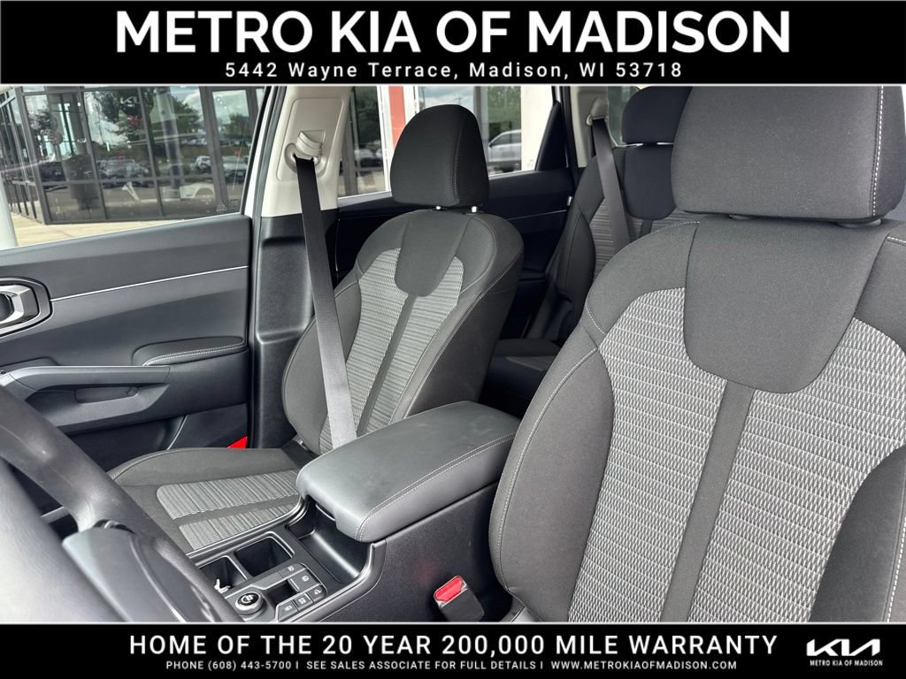 Used 2025 Kia Sorento LX FWD image 15