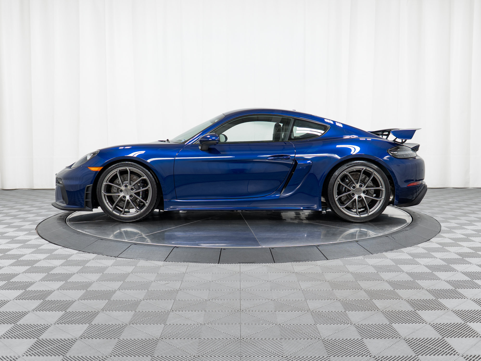 Certified 2021 Porsche 718 Cayman GT4 RWD image 2