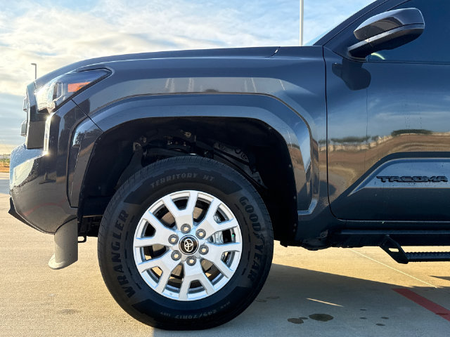 Used 2025 Toyota Tacoma SR5 AWD/4WD image 5