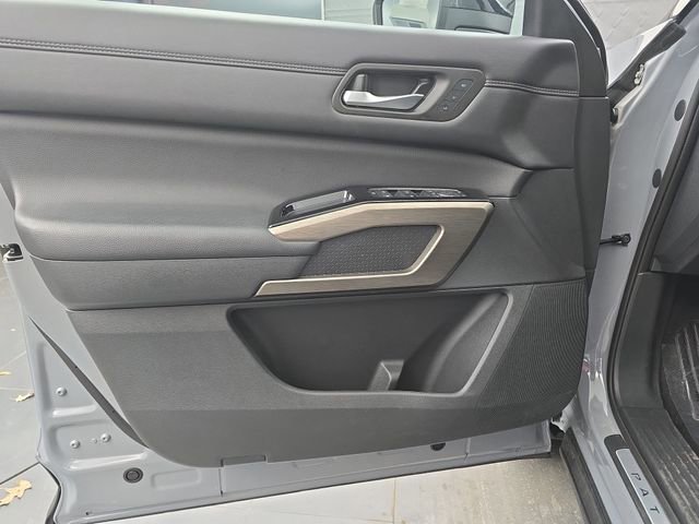 Used 2024 Nissan Pathfinder Platinum image 24