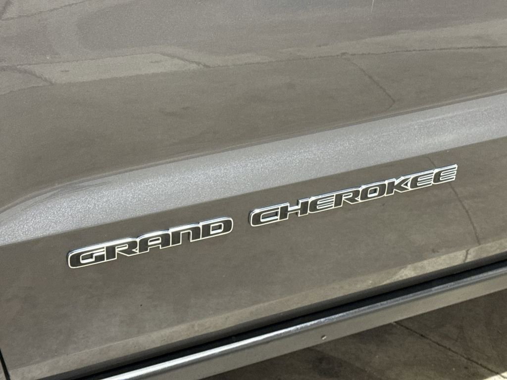 Used 2017 Jeep Grand Cherokee Limited w/ Luxury Group II image 27