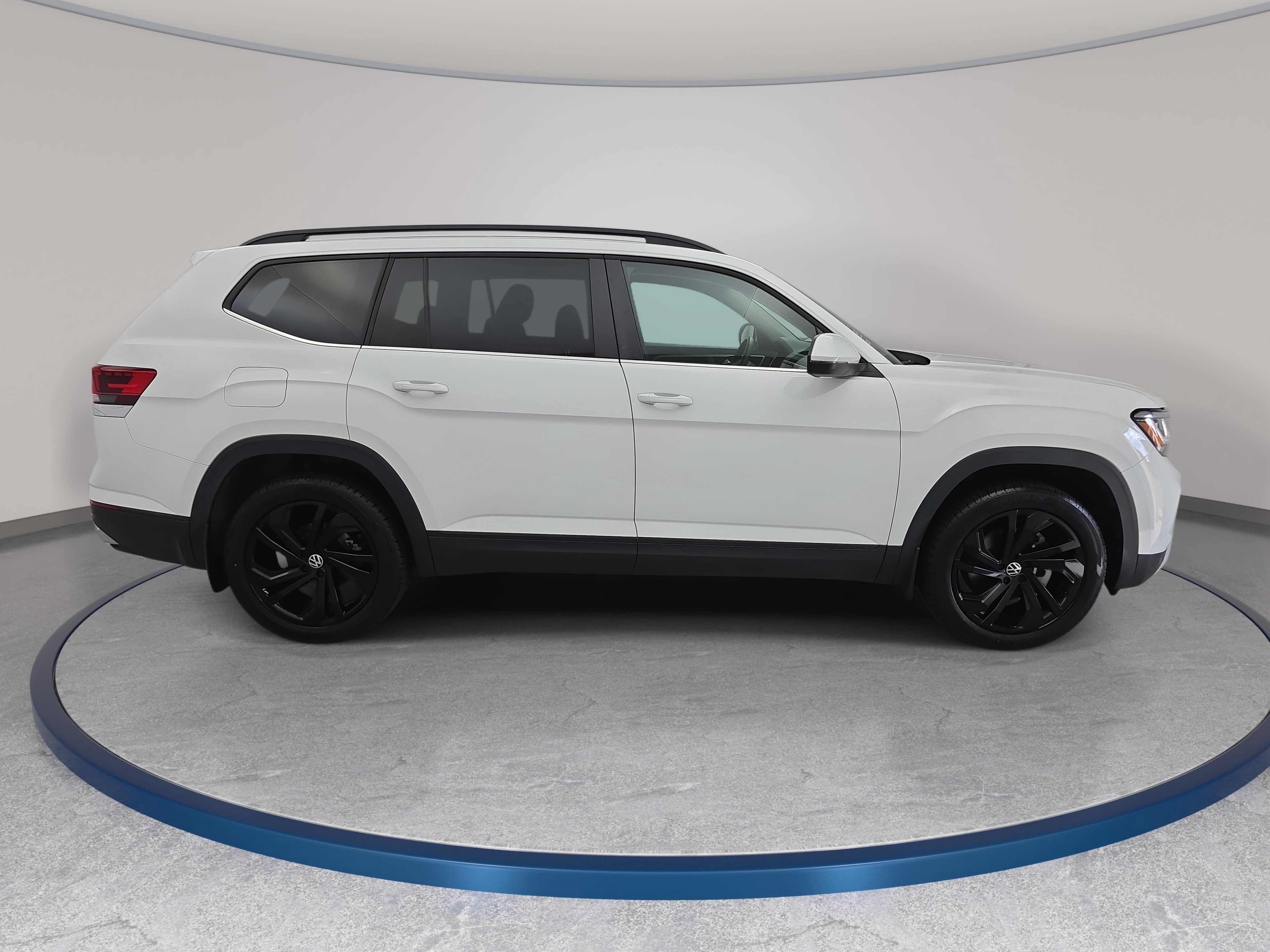 Certified 2023 Volkswagen Atlas SE w/ Black Wheel Package AWD/4WD image 4
