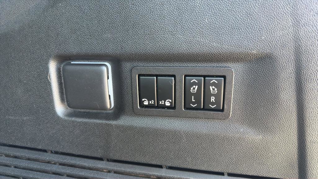 Used 2023 Chevrolet Suburban RST w/ Luxury Package image 20