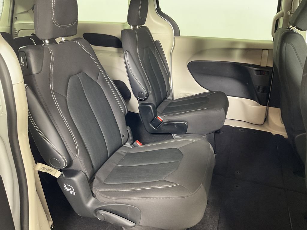 Used 2022 Chrysler Voyager LX image 23