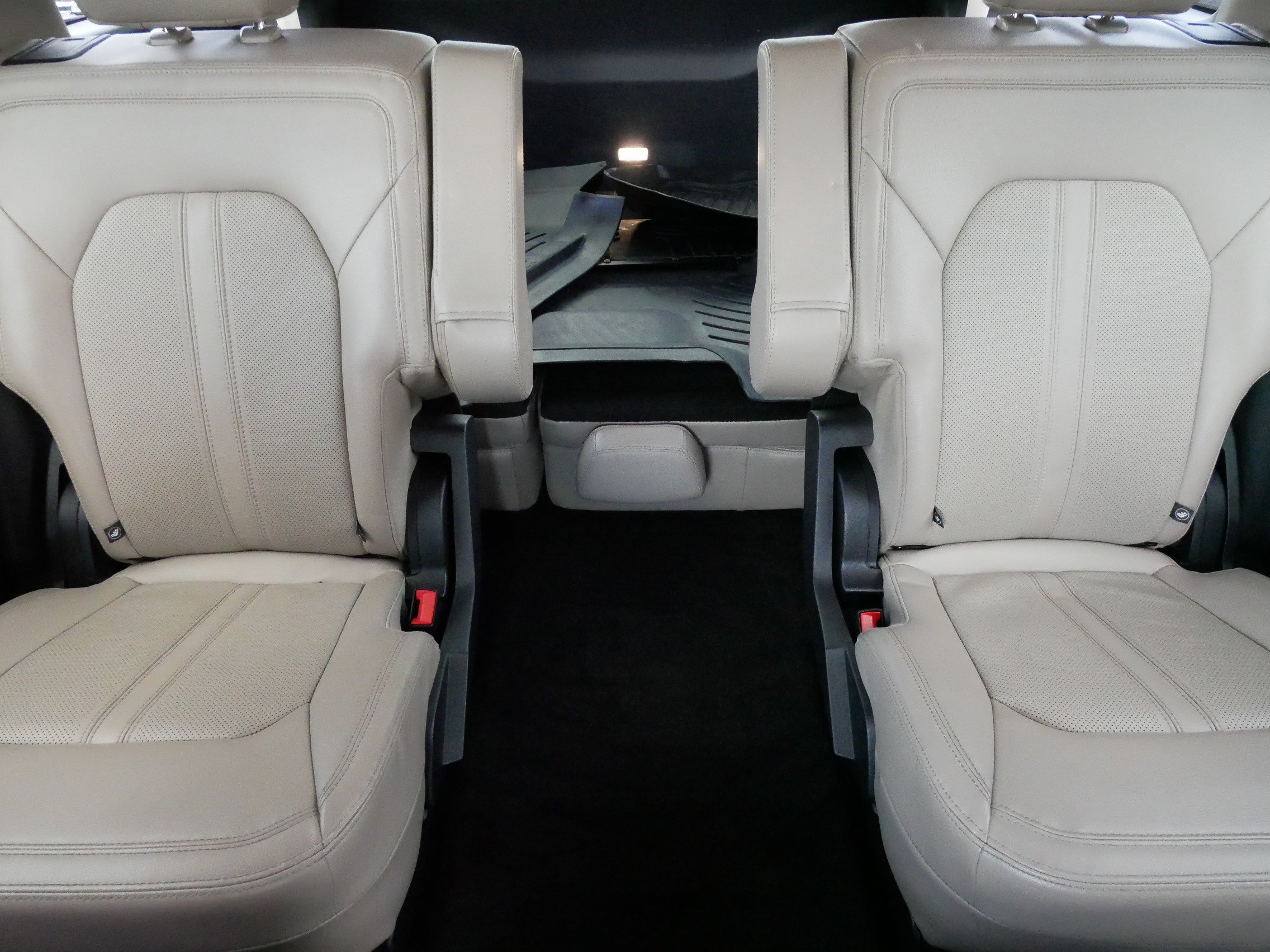 Used 2023 Ford Expedition Limited AWD/4WD image 13