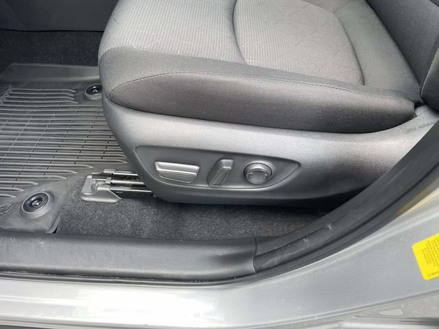 Used 2025 Toyota RAV4 XLE AWD/4WD image 17