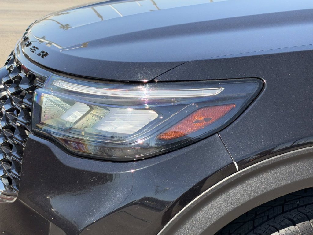 Certified 2025 Ford Explorer ST-Line AWD/4WD image 9