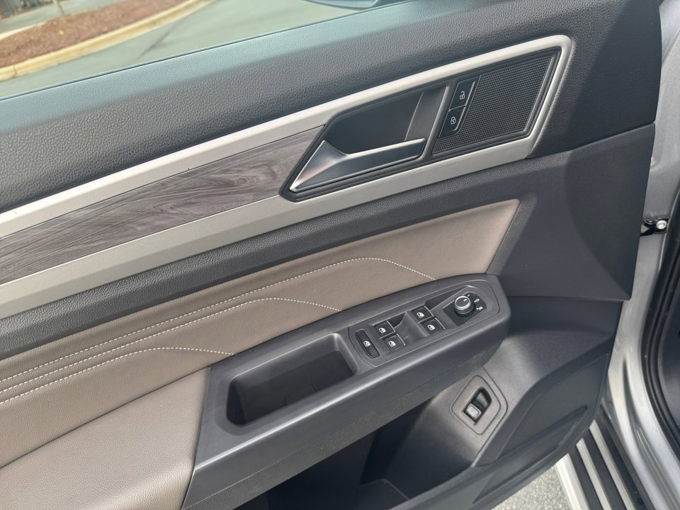 Used 2021 Volkswagen Atlas Cross Sport SE image 35