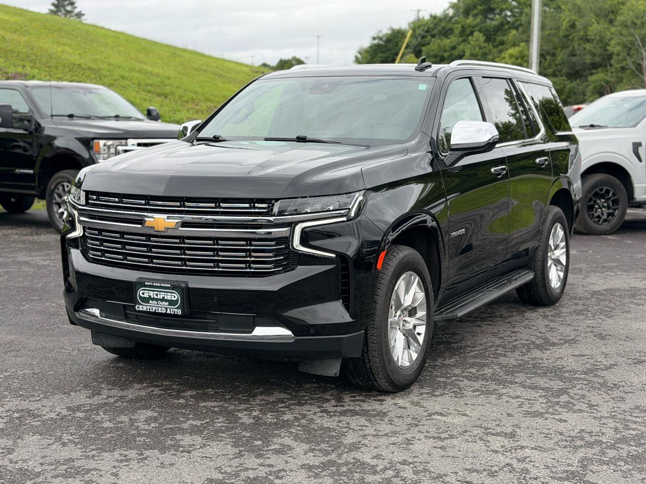 Used 2024 Chevrolet Tahoe Premier AWD/4WD image 1