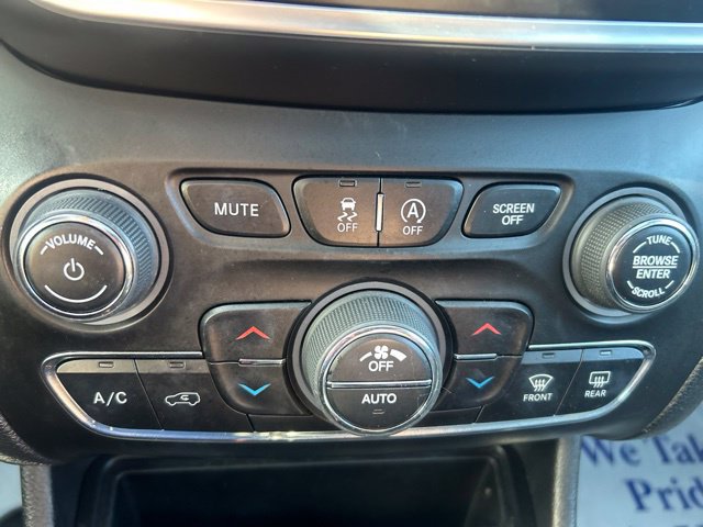 Used 2021 Jeep Cherokee Latitude Lux w/ Sun & Sound Group AWD/4WD image 35