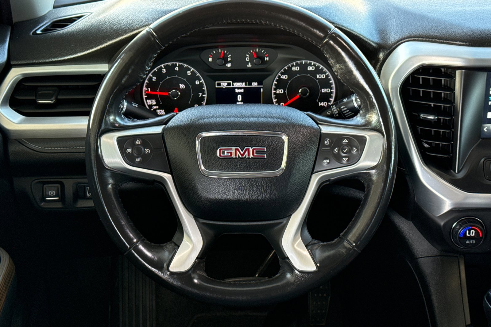 Used 2019 GMC Acadia SLE image 18