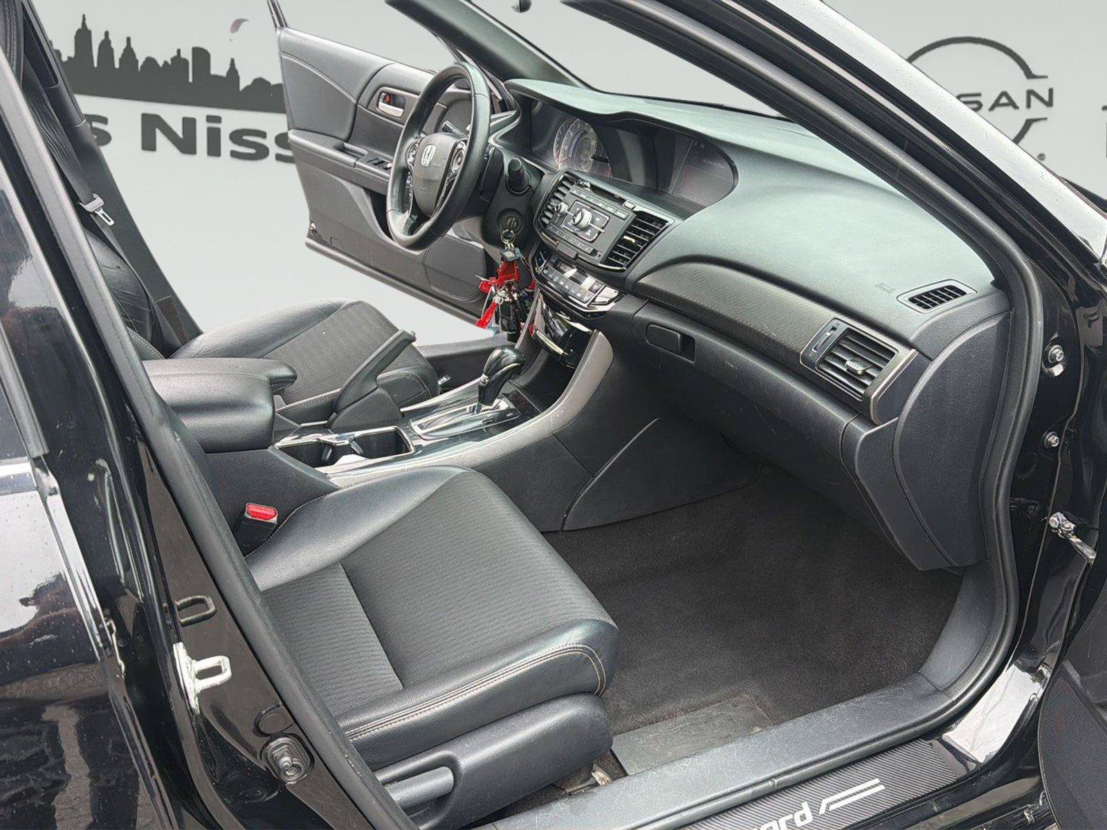 Used 2017 Honda Accord Sport image 25