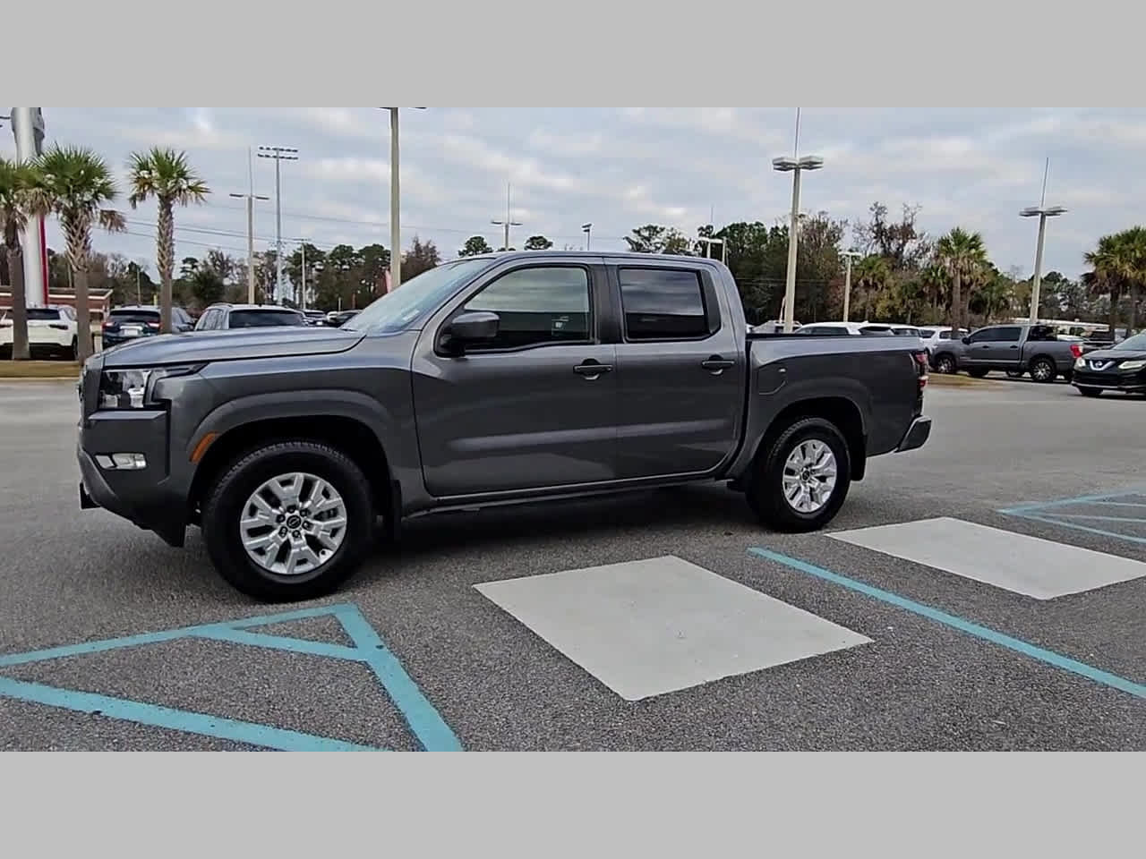 Used 2024 Nissan Frontier SV w/ SV Convenience Package image 24