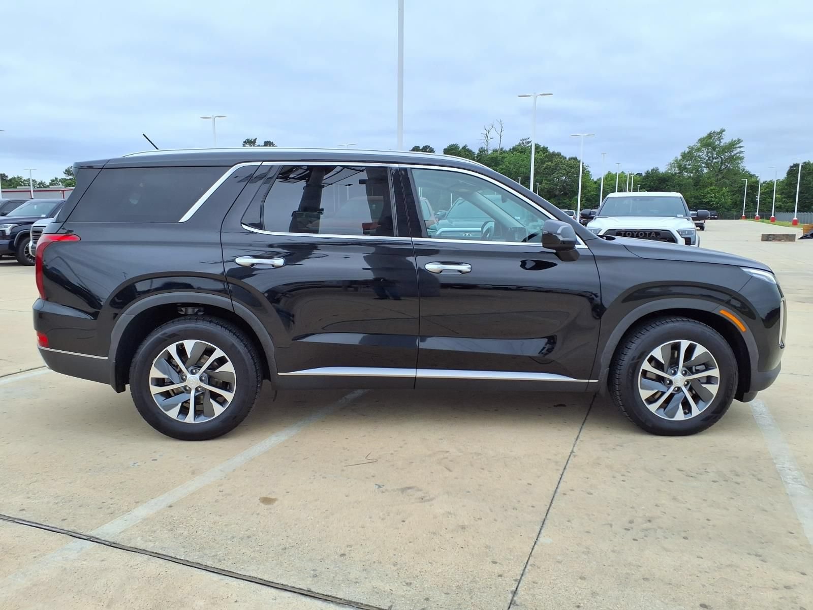 Used 2022 Hyundai Palisade SEL w/ Winter Package FWD image 5