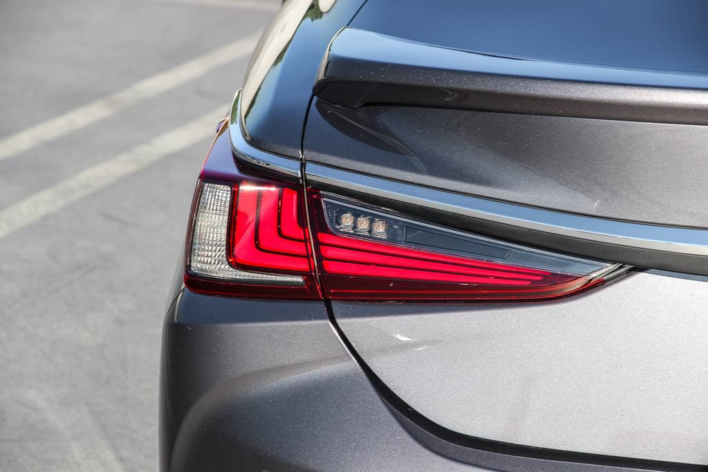 Used 2020 Lexus ES 300h w/ Accessory Package FWD image 7