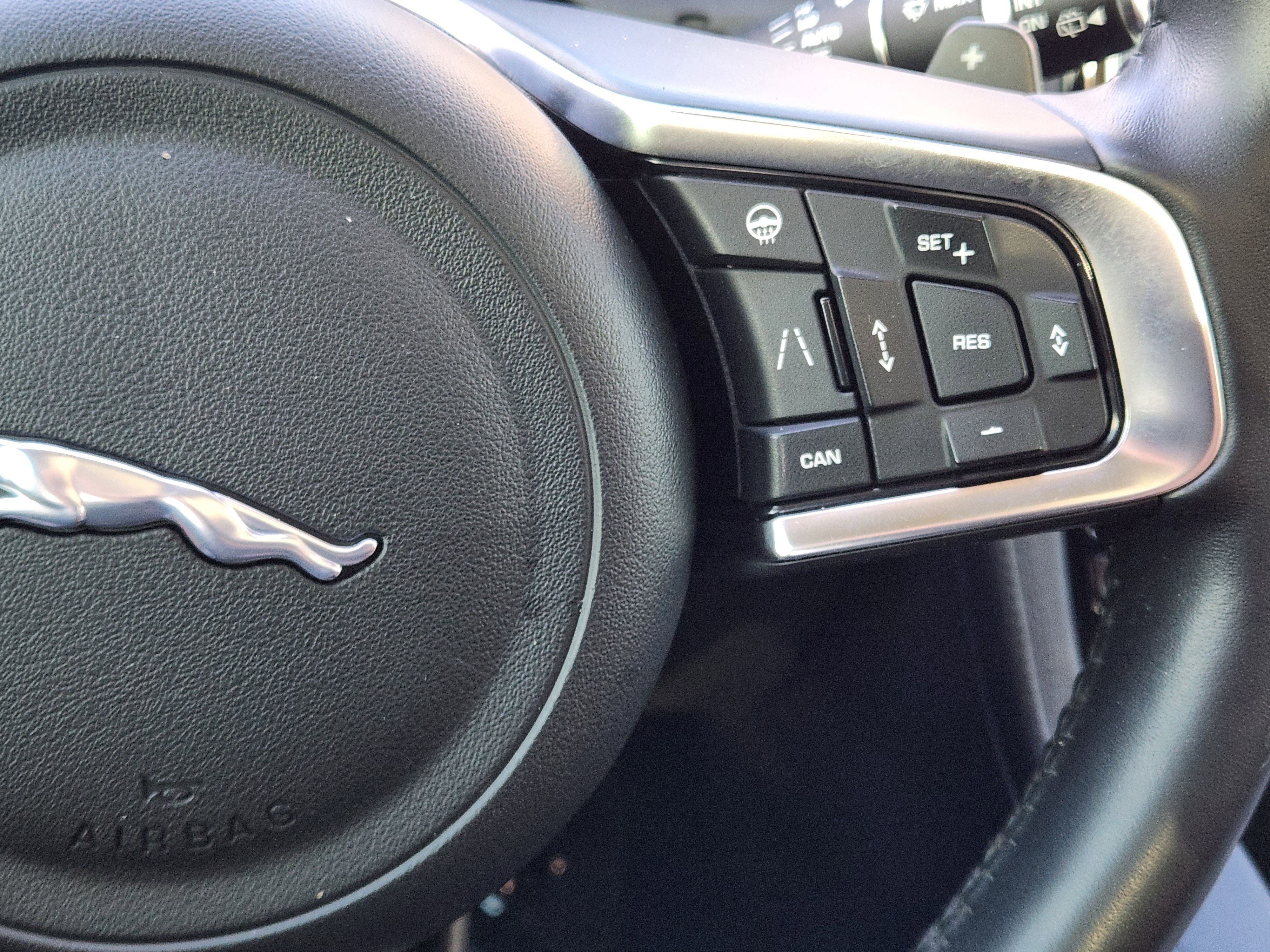 Used 2019 Jaguar F-PACE Portfolio image 30