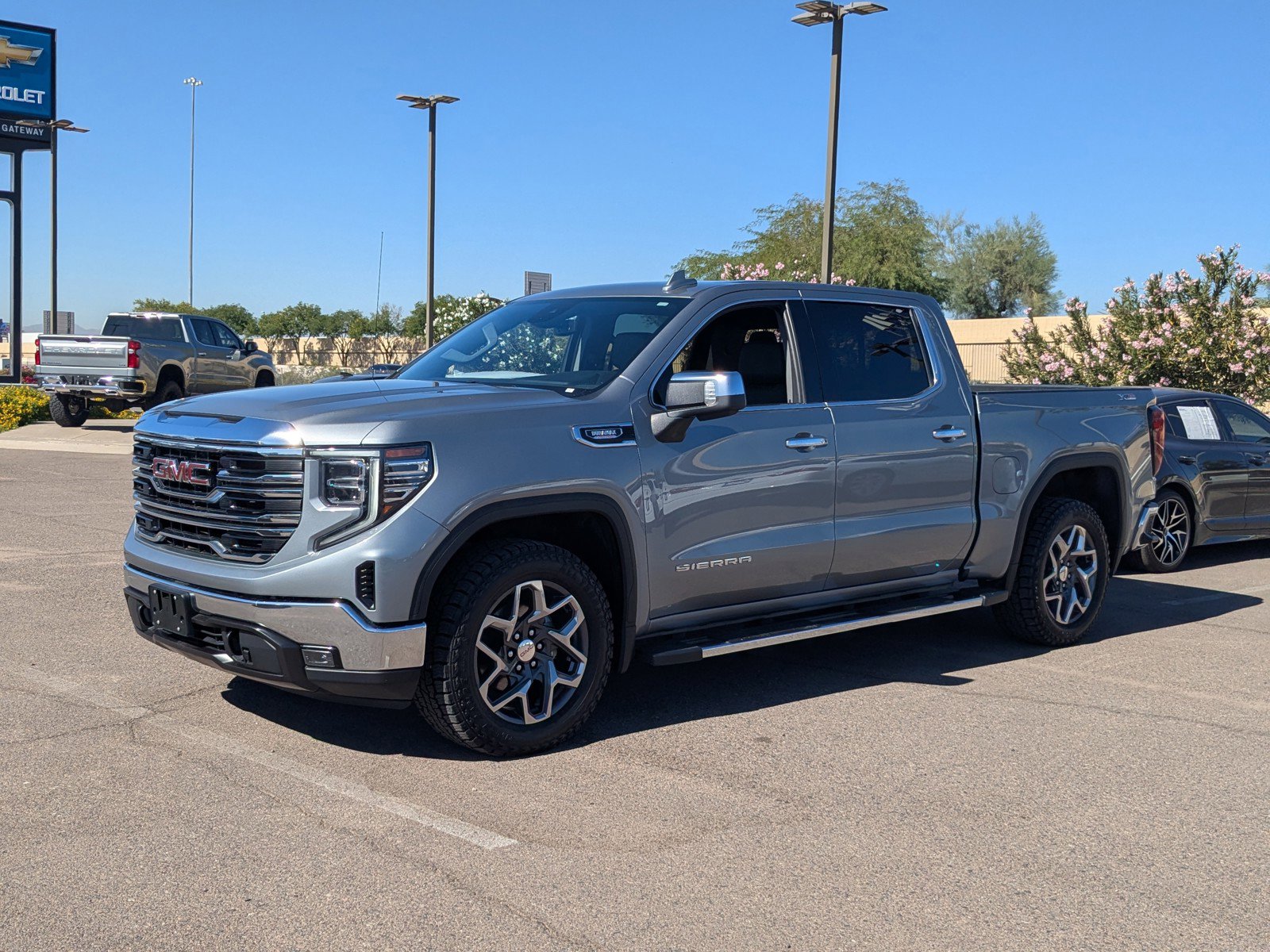 Used 2023 GMC Sierra 1500 SLT w/ SLT Premium Package image 2