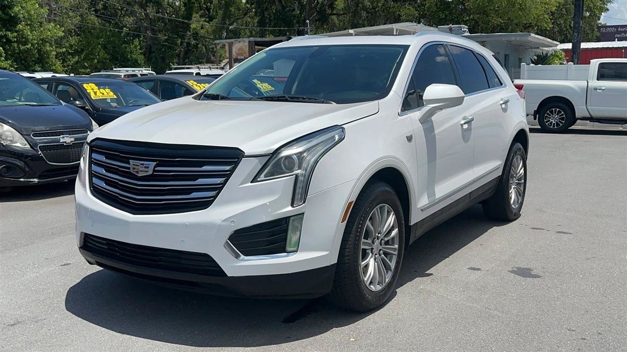 Used 2017 Cadillac XT5 Luxury FWD image 2