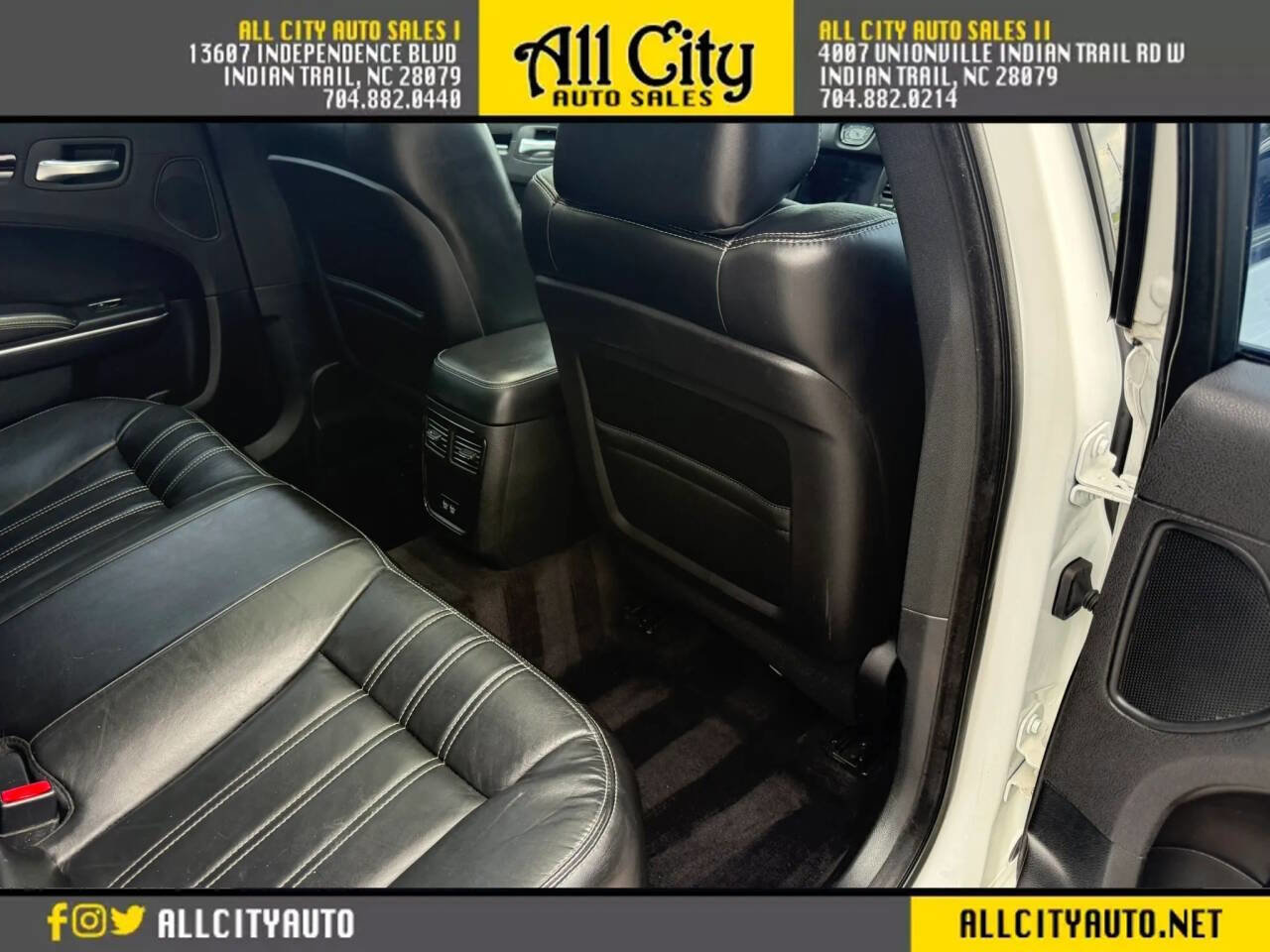 Used 2018 Chrysler 300 S w/ 300S Premium Group RWD image 19