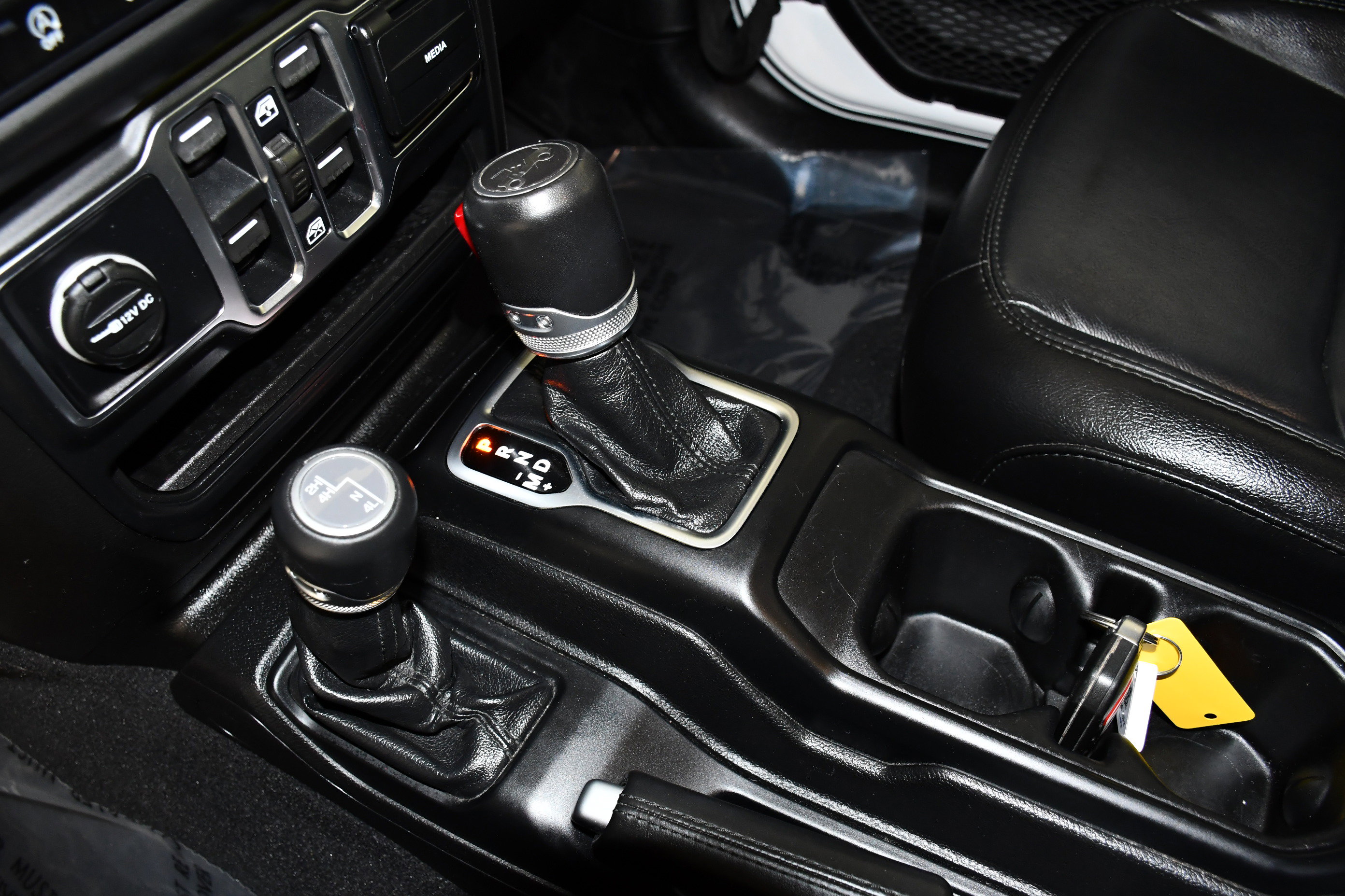 Used 2020 Jeep Wrangler Unlimited Sahara AWD/4WD image 32