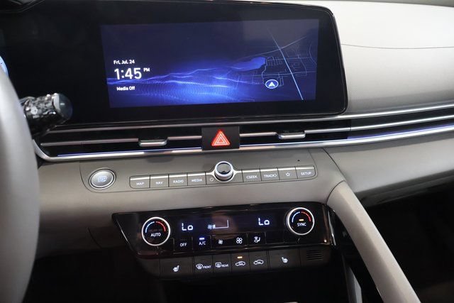 Used 2025 Hyundai Elantra SEL FWD image 18