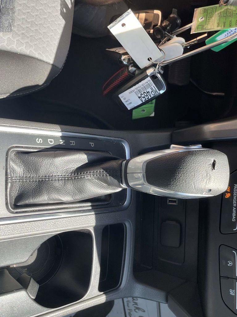 Certified 2018 Ford Escape SE image 17