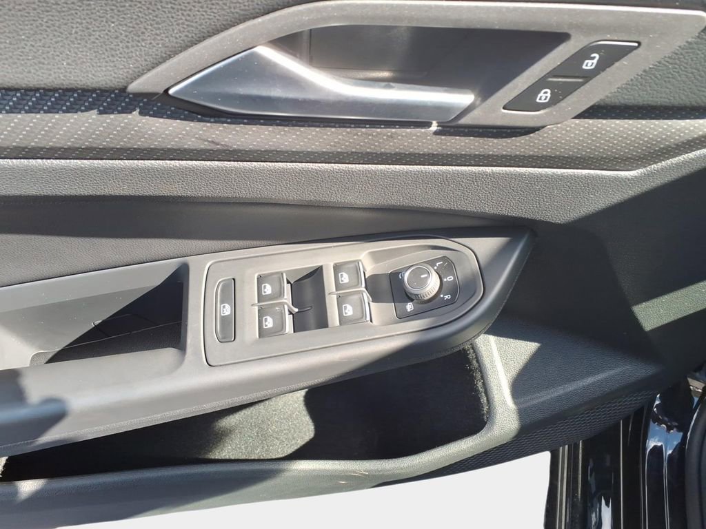Used 2024 Volkswagen Golf R image 8