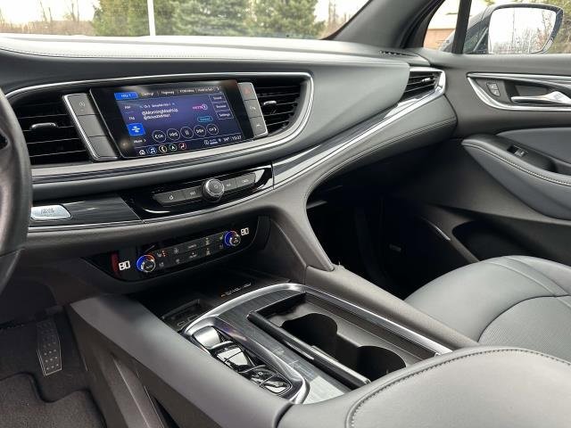 Used 2024 Buick Enclave Premium image 17
