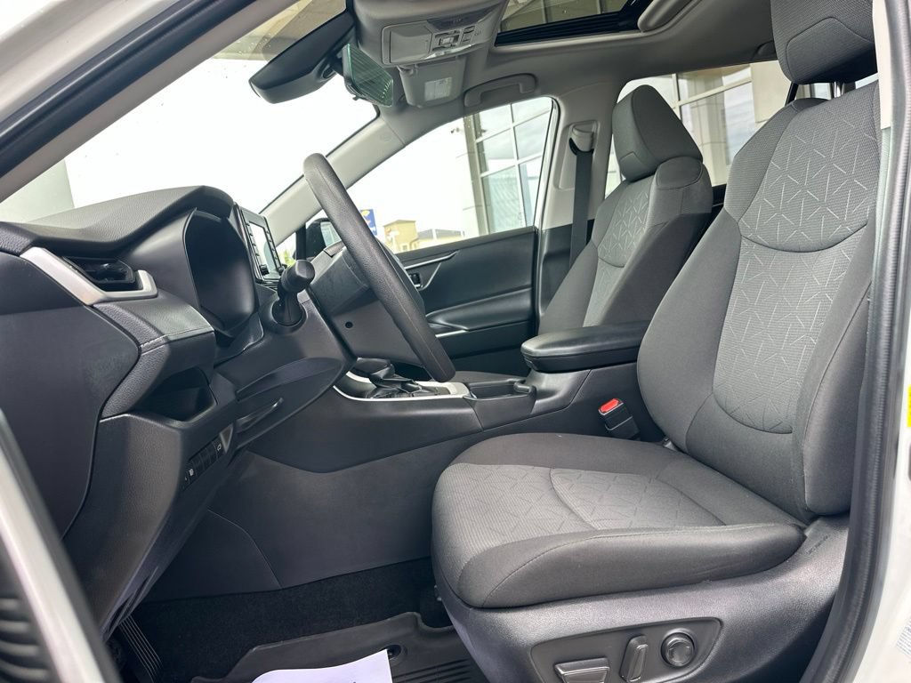 Certified 2021 Toyota RAV4 XLE w/ Convenience Package AWD/4WD image 10