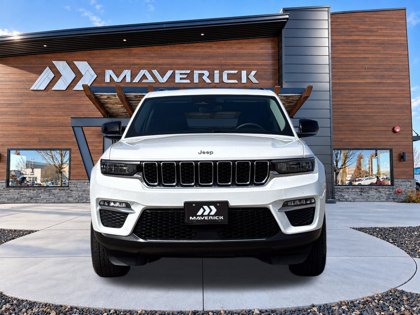 Used 2023 Jeep Grand Cherokee Limited w/ Trailer Tow Prep Group (B) AWD/4WD image 6