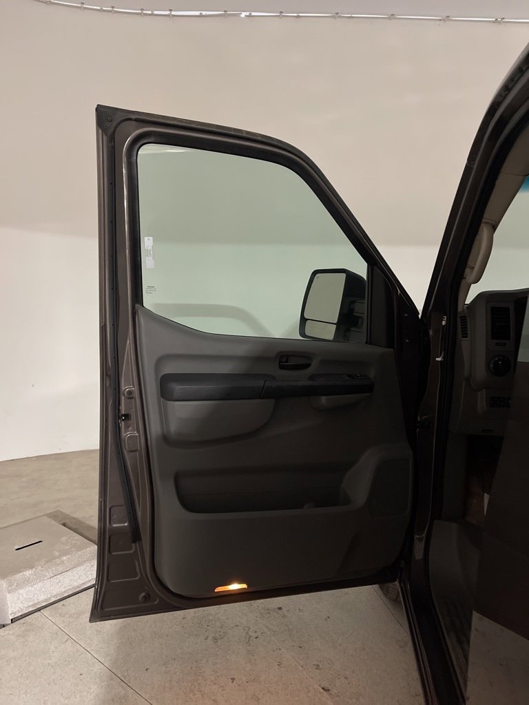 Used 2014 Nissan NV 3500 SL w/ Technology Package image 15