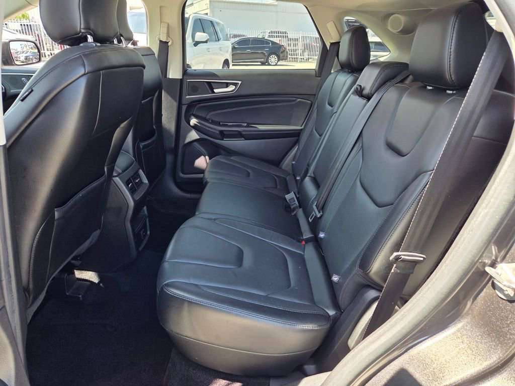 Used 2016 Ford Edge Titanium image 5