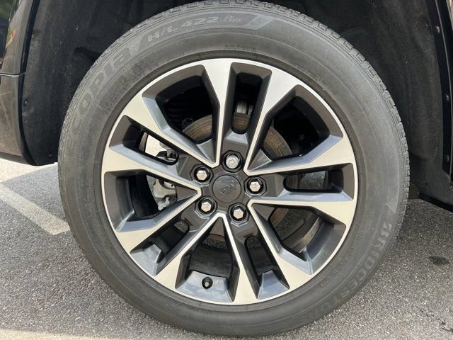 Certified 2022 Jeep Grand Cherokee Overland w/ Luxury Tech Group IV AWD/4WD image 23