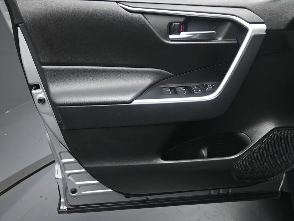 Used 2022 Toyota RAV4 XLE image 20
