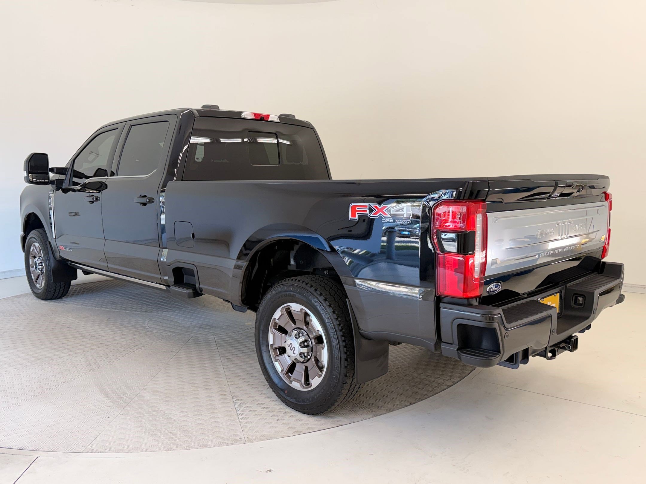 Used 2025 Ford F350 King Ranch image 3