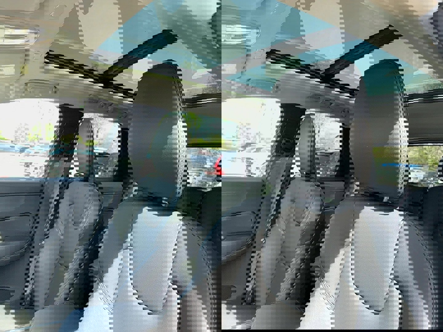 Used 2025 Volvo XC60 B5 Core image 10